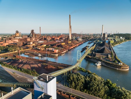 Bündelung der Logistikkompetenzen an der Rheinschiene: thyssenkrupp Steel und duisport formen ein Joint Venture.