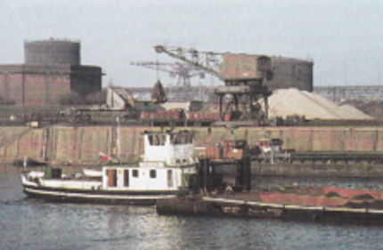 Schlepper "Thyssen 1" mit beladenem Leichter Schlepper "Thyssen 1" mit beladenem Leichter